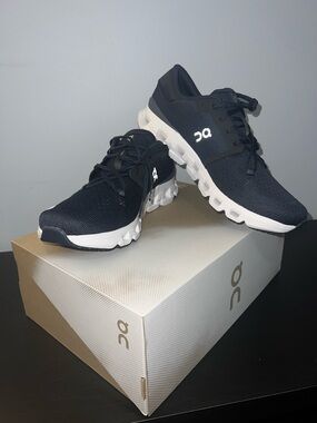 On Cloud Men's Athletic Shoes — Black/White